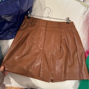 Wilfred/ Artizia Faux leather shorts
